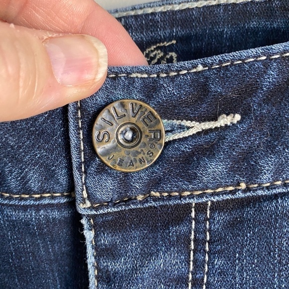 Silver Jeans Women's Low Rise Medium Wash SANTORINI Cropped 3/4 Jeans Size 28 - Picture 4 of 13